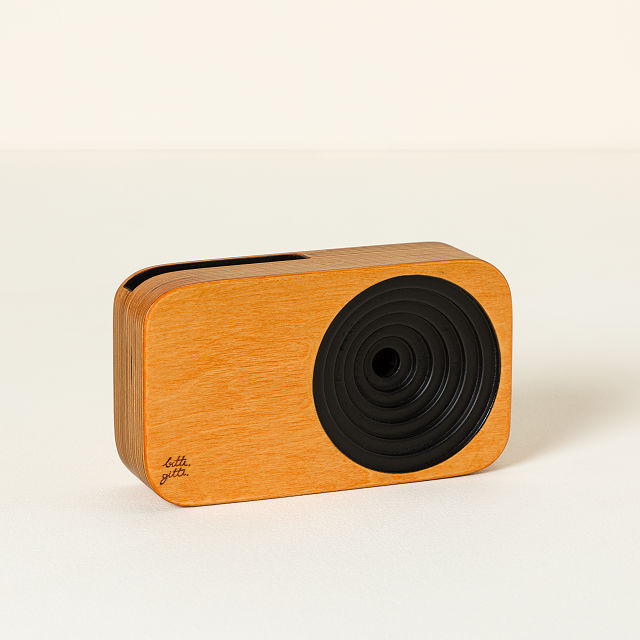 1078-wooden-amplifying-phone-speaker-1.jpg