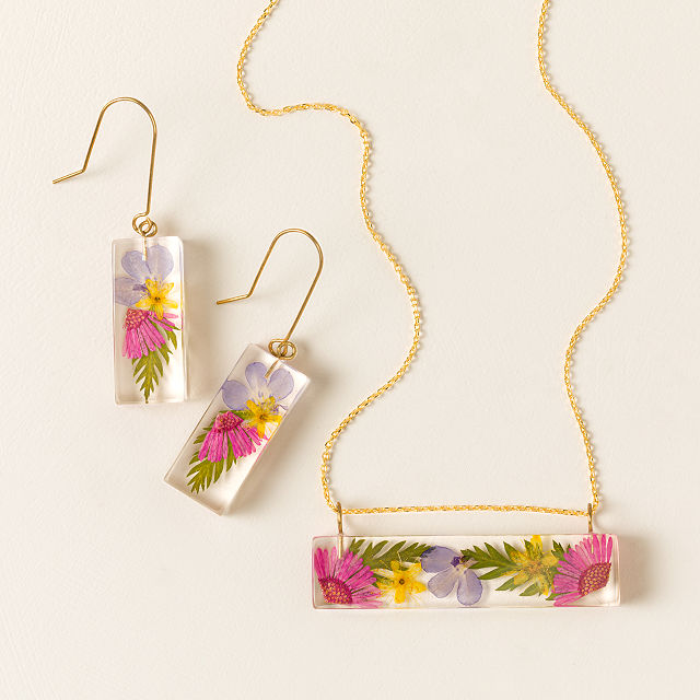 1123-find-me-in-the-garden-earrings-1.jpg