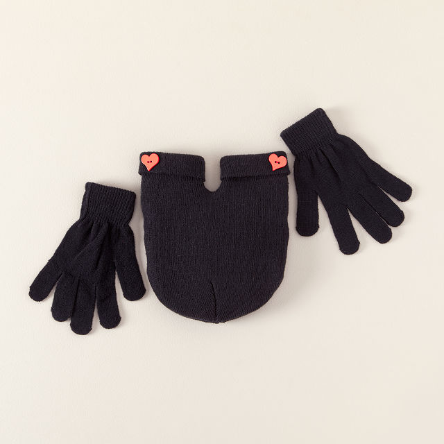 1133-couples-handholding-mittens-1.jpg