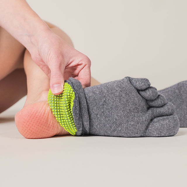 1179-acupressure-recovery-toe-socks-1.jpg