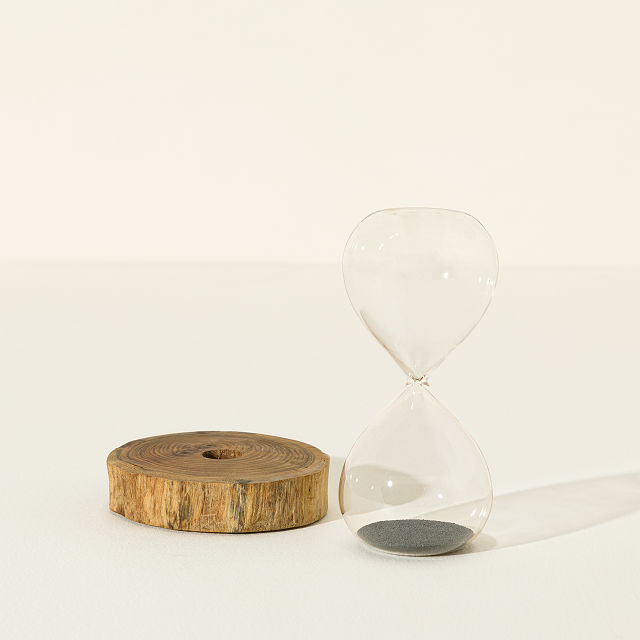 1545-mindful-moment-magnetic-sand-hourglass-1.jpg