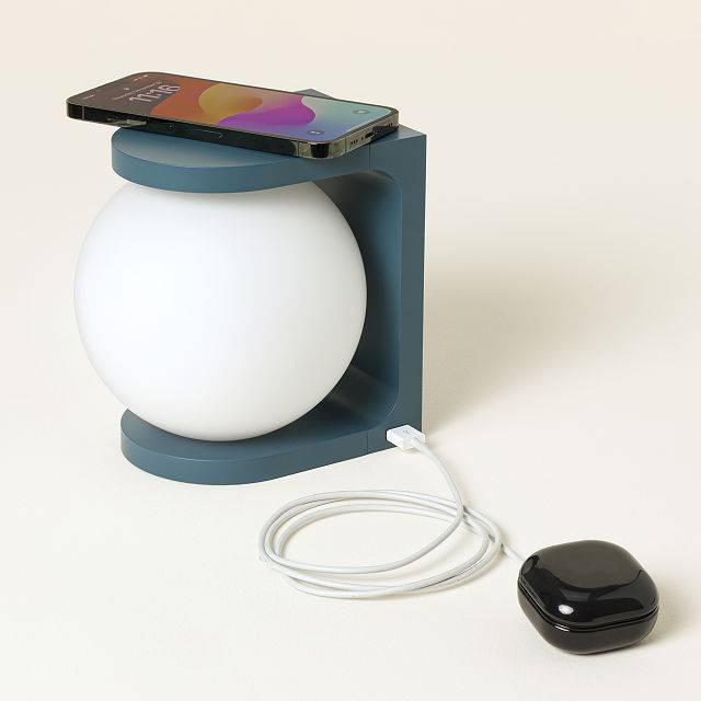1555-wireless-charging-table-lamp-1.jpg