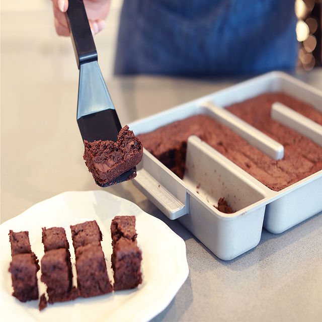 1645-edge-lover-s-brownie-pan-1.jpg