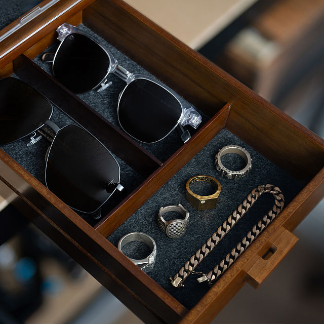 1669-sunglasses-display-case-1.jpg