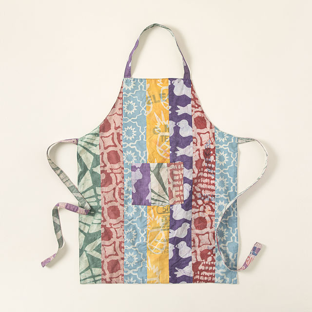 1670-repurposed-flour-sack-apron-1.jpg