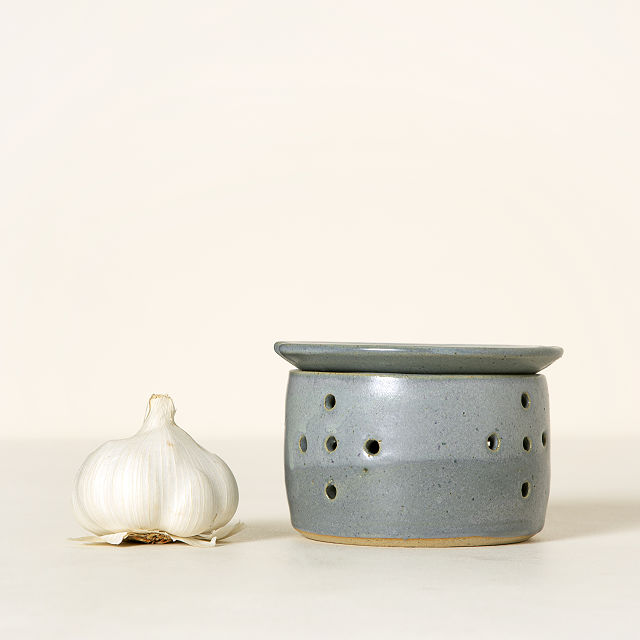 1841-ceramic-garlic-cellar-1.jpg