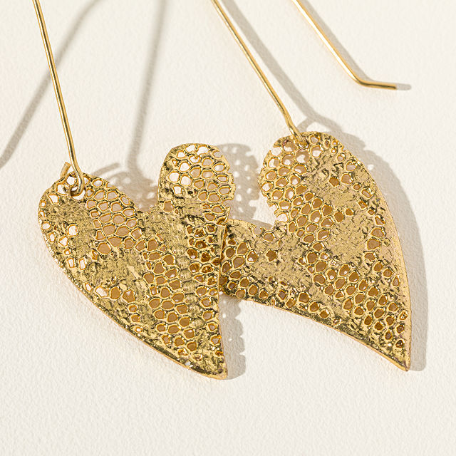 1934-mini-gold-dipped-lace-heart-earrings-1.jpg
