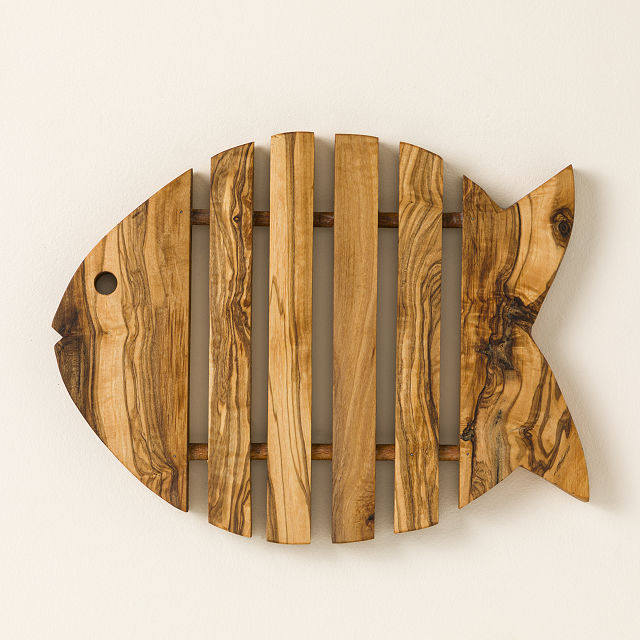 2032-olivewood-fish-trivet-1.jpg