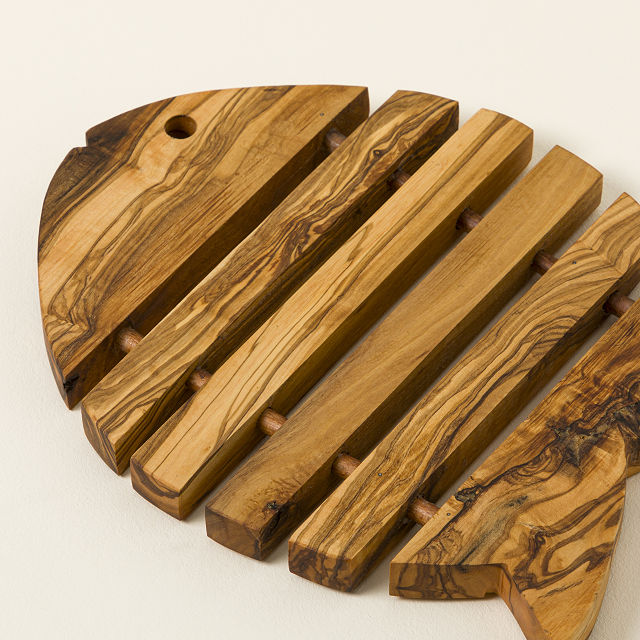2032-olivewood-fish-trivet-1.jpg