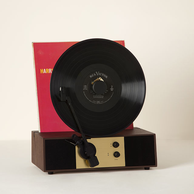2079-vertical-vinyl-record-player-with-bluetooth-1.jpg