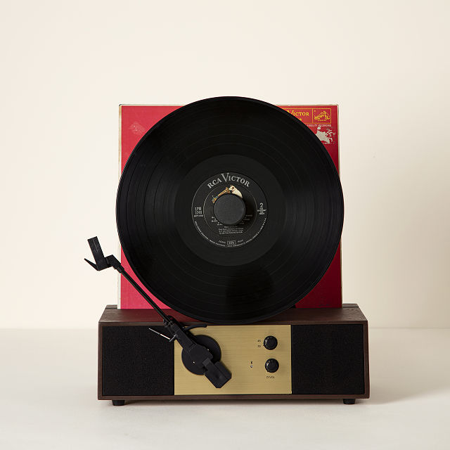 2079-vertical-vinyl-record-player-with-bluetooth-1.jpg
