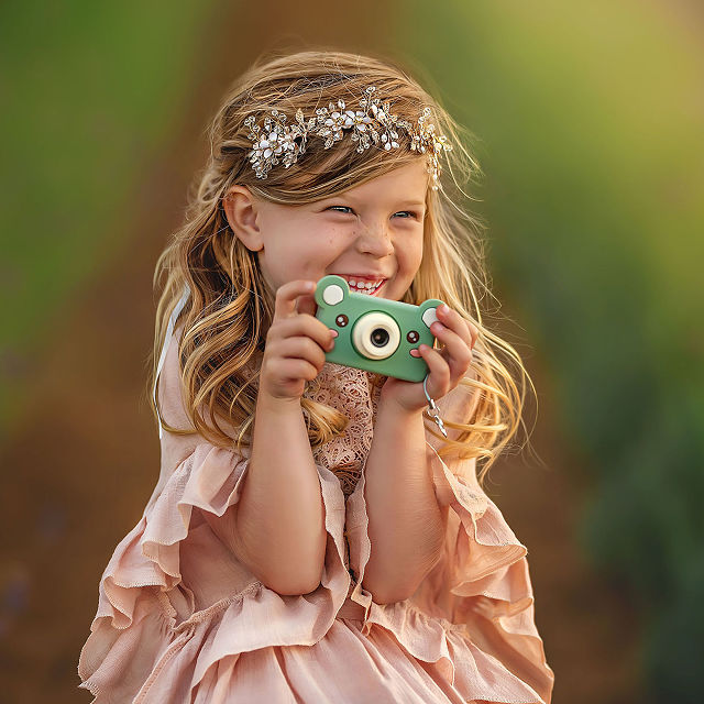 2271-little-photographer-kids-digital-camera-1.jpg