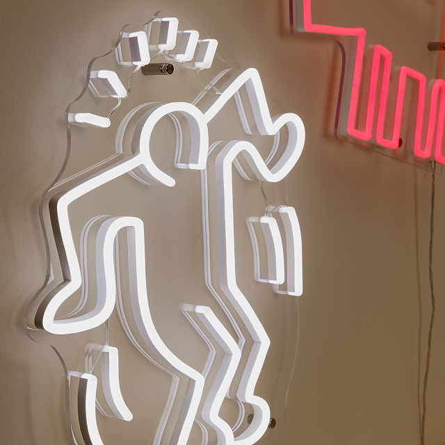 2304-keith-haring-neon-light-1.jpg