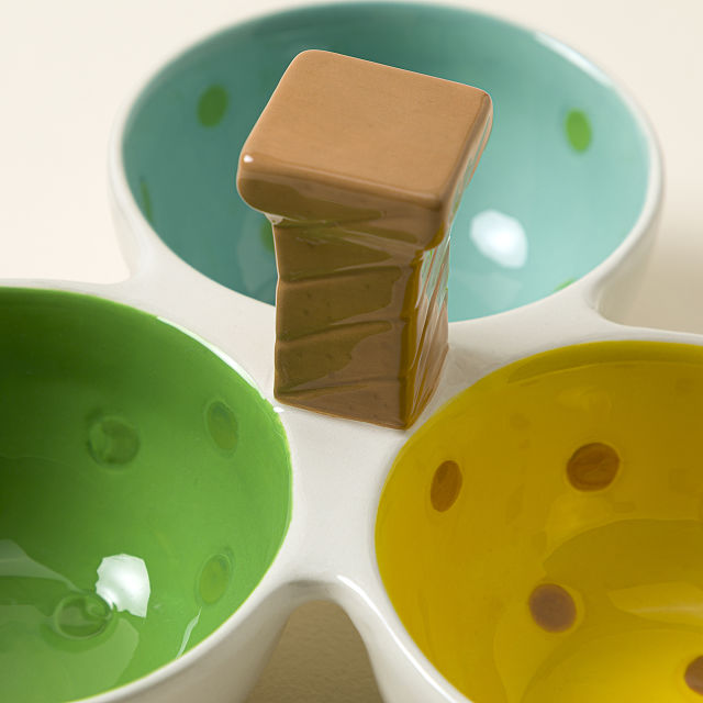 2311-pickleball-snack-bowl-server-1.webp