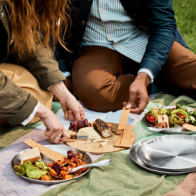 2352-all-you-need-picnic-plates-set-1.jpg