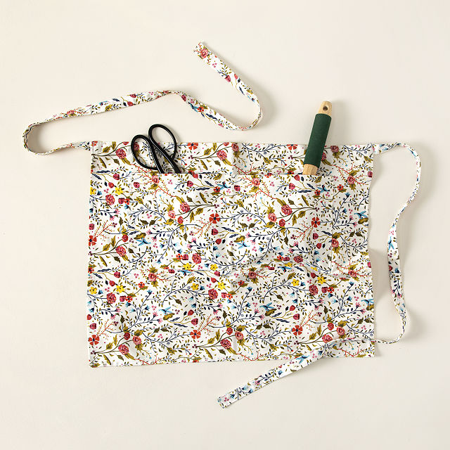 2509-floral-printed-garden-apron-1.jpg