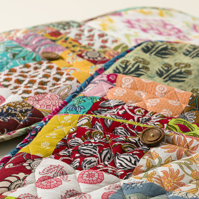 2561-repurposed-sari-laptop-sleeve-1.jpg