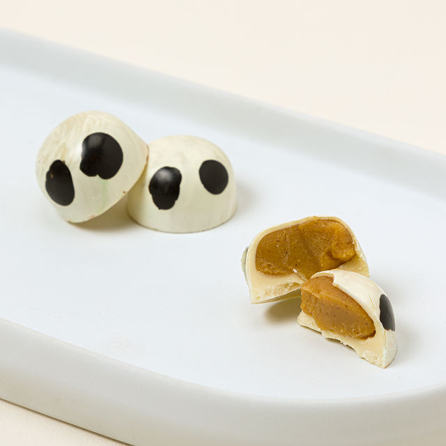 2569-pumpkin-ganache-ghost-truffles-1.webp