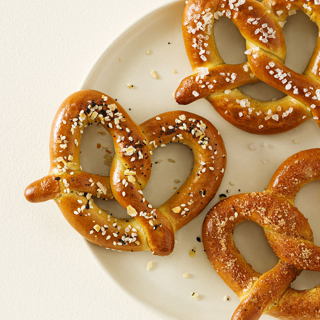 2663-savory-sweet-pretzel-and-beer-cheese-kit-1.jpg