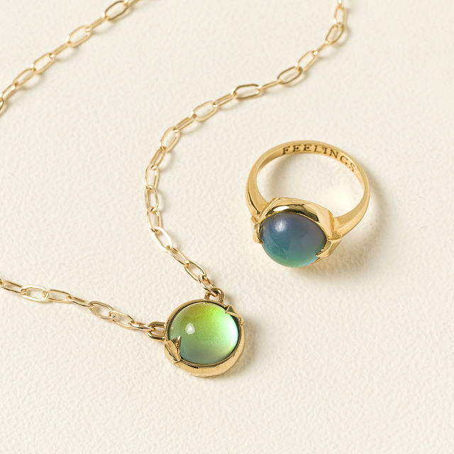 273-color-changing-mood-necklace-1.gif