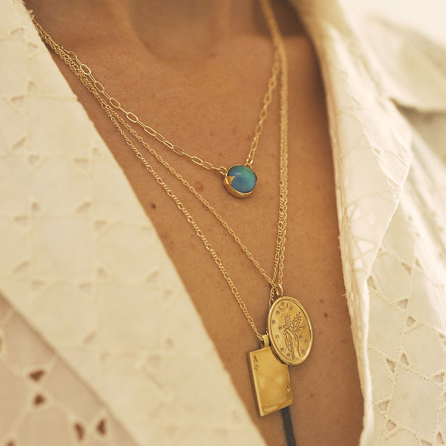 273-color-changing-mood-necklace-1.gif