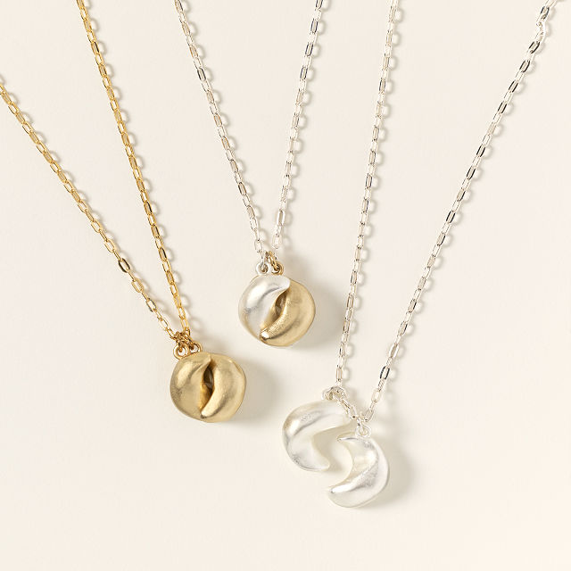 Hug Necklace