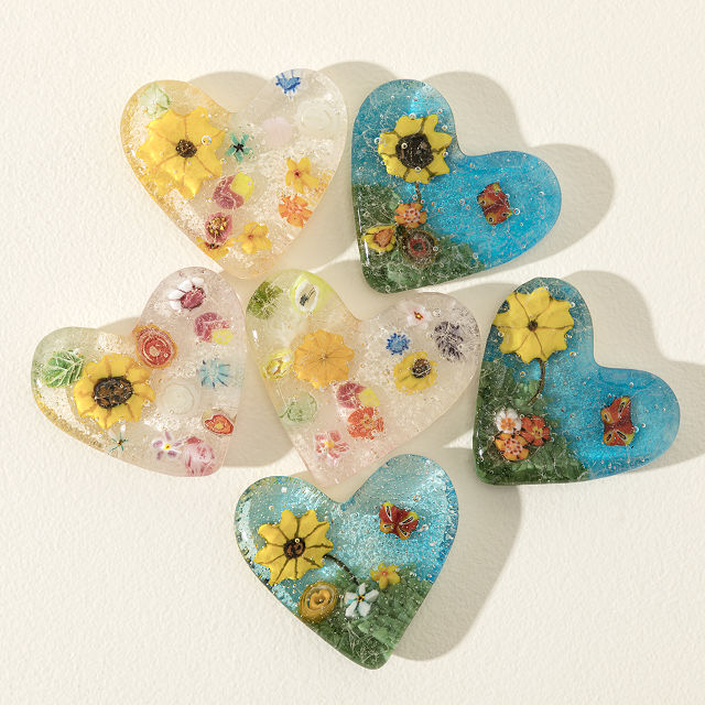 2836-sending-love-sculpture-1.jpg