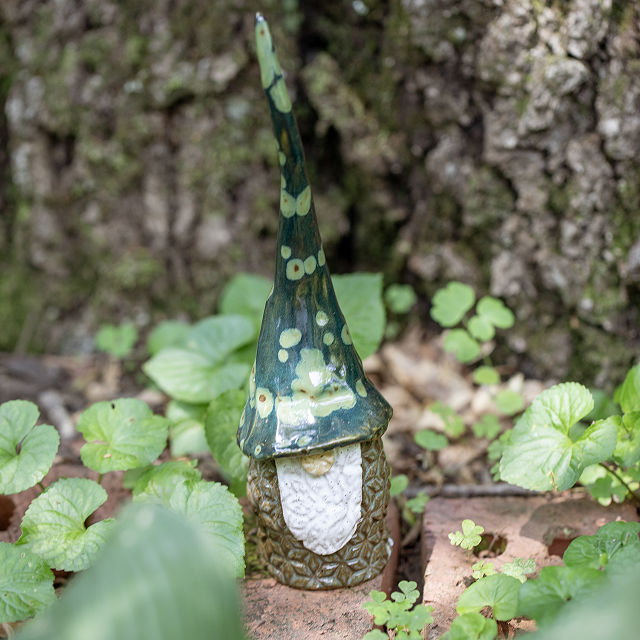 2866-ceramic-garden-gnome-1.webp