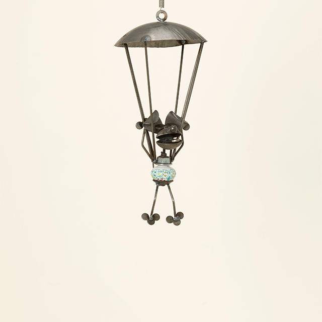 2922-parachuting-puppy-garden-springer-1.jpg