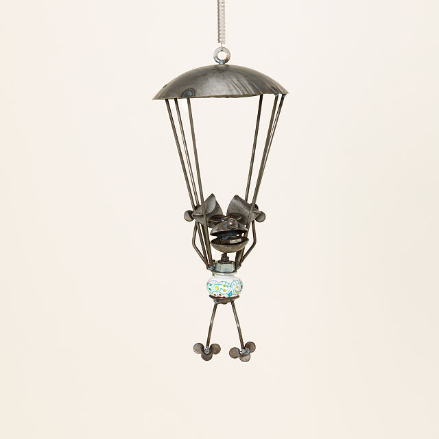 2922-parachuting-puppy-garden-springer-1.jpg
