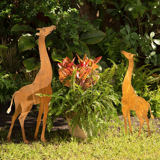 2991-plant-eater-giraffe-sculpture-1.jpg