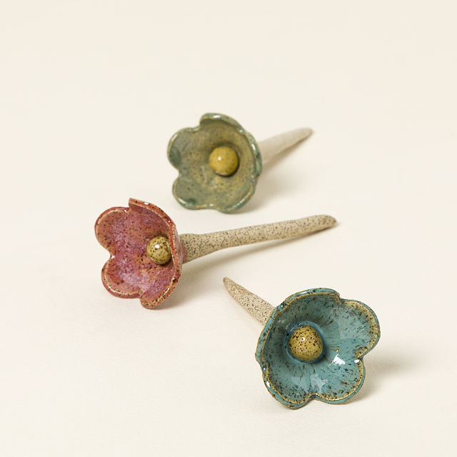 310-bee-drinking-flower-stakes-1.jpg
