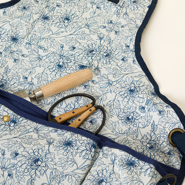 396-floral-ergonomic-gardener-s-apron-1.jpg