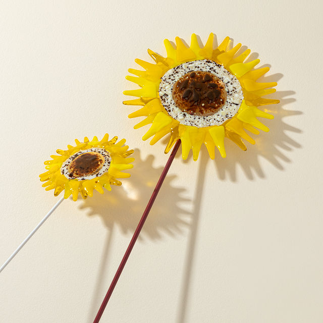 455-handmade-glass-garden-stakes-sunflower-1.jpg
