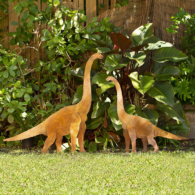528-plant-eater-brontosaurus-sculpture-1.jpg