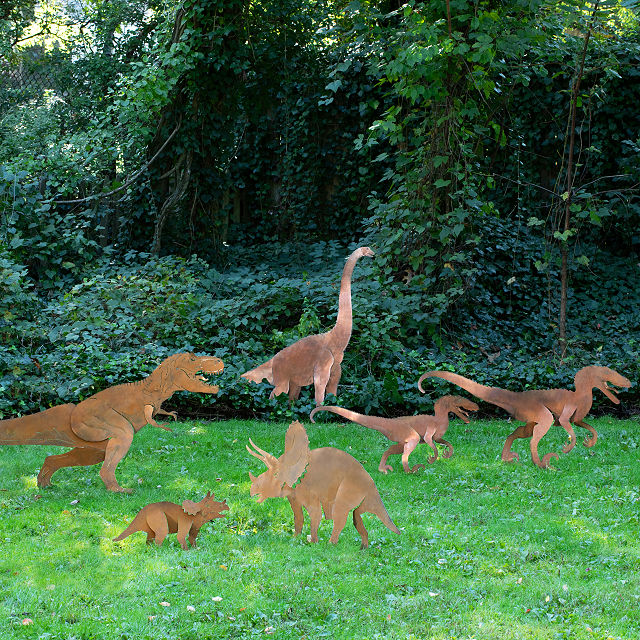 528-plant-eater-brontosaurus-sculpture-1.jpg