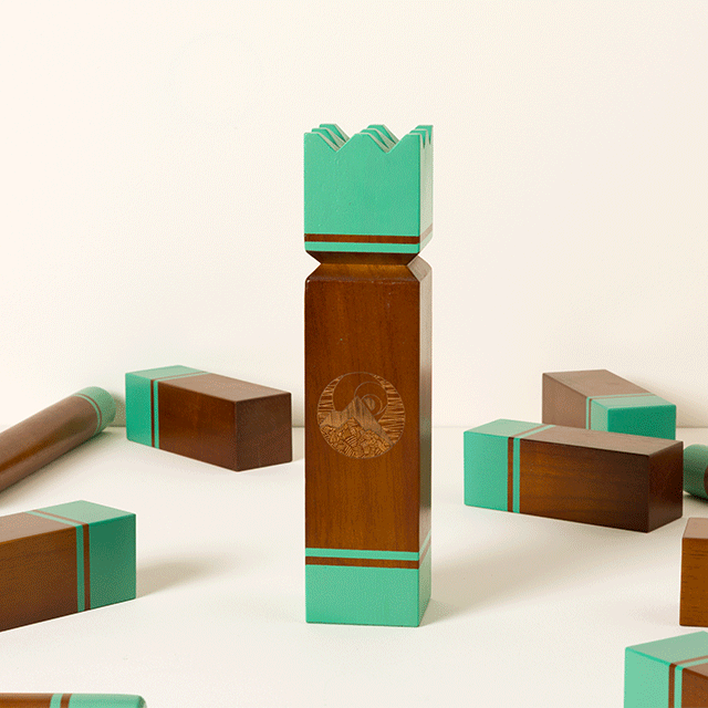 616-giant-kubb-outdoor-game-1.gif