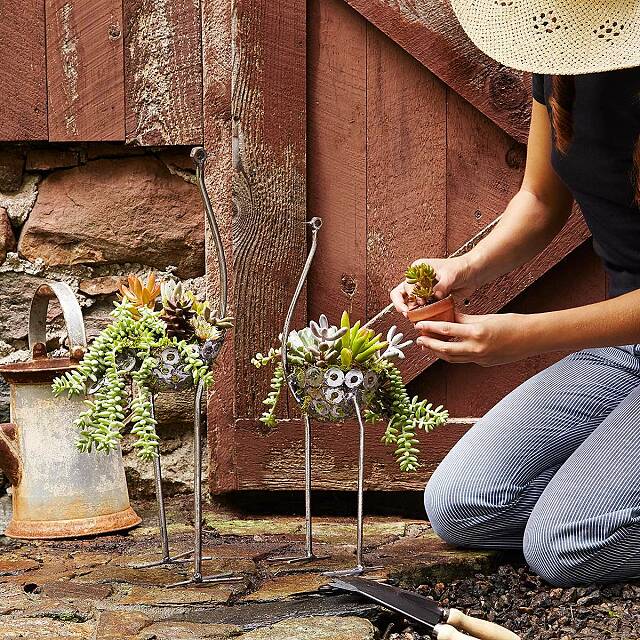 673-recycled-metal-ostrich-planter-1.jpg
