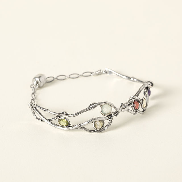 914-willow-gemstone-bracelet-1.jpg