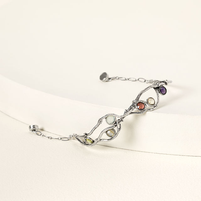 914-willow-gemstone-bracelet-1.jpg