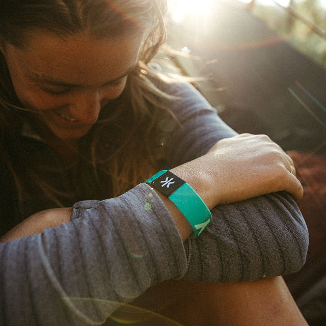 965-outdoor-safe-smart-wristband-1.jpg